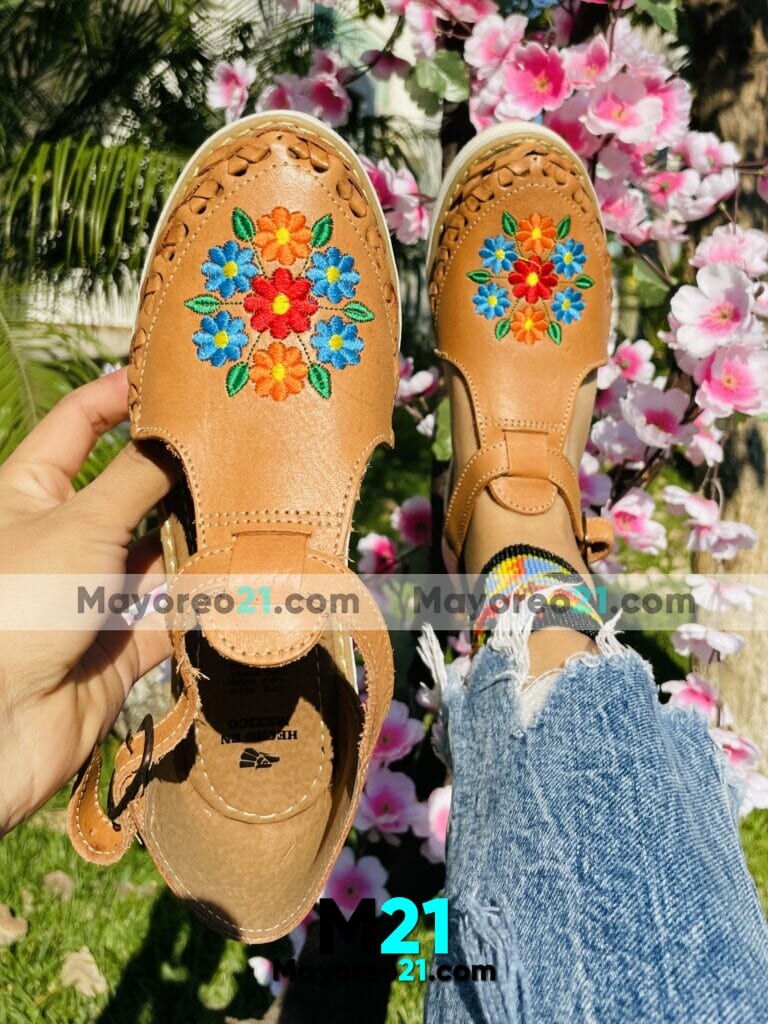 zj-01026- Huaraches de Piso Mujer Tan con Flores Bordadas de De Piel Calzado Fabricante Mayoreo